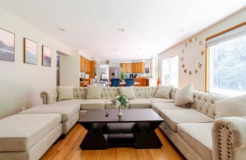 Silver Lake House | Lakeside Bliss: 4BR, Hot Tub