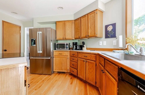 Silver Lake House | Lakeside Bliss: 4BR, Hot Tub