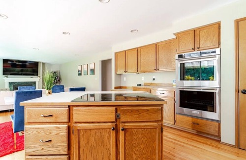 Silver Lake House | Lakeside Bliss: 4BR, Hot Tub