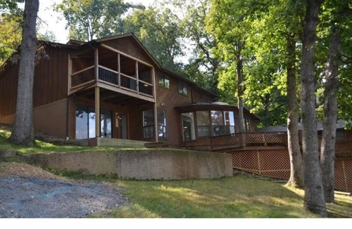 Climax Springs House | Lakeside Bliss: Cozy 4BR Retreat, Private Dock & Boat Slip at the 60MM!