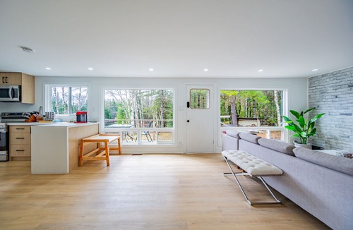 Novar Cottage | Lakeside Bliss in Prime Muskoka!