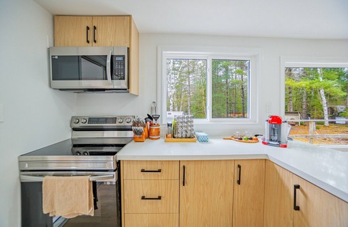 Novar Cottage | Lakeside Bliss in Prime Muskoka!
