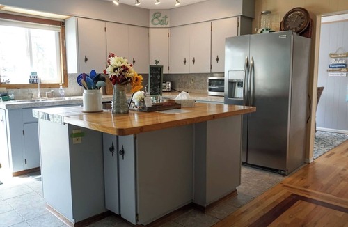 Stevenson House | Lakeside Blue Bungalow