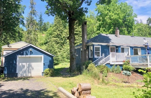 Stevenson House | Lakeside Blue Bungalow