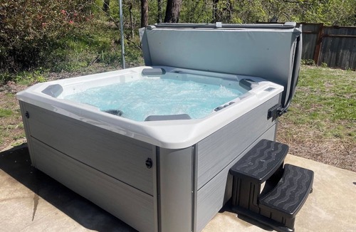 Stevenson House | Lakeside Blue Bungalow