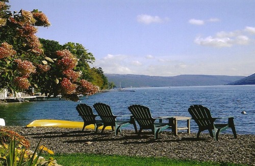 Skaneateles Cottage | Lakeside Bungalow 30 feet from the water n