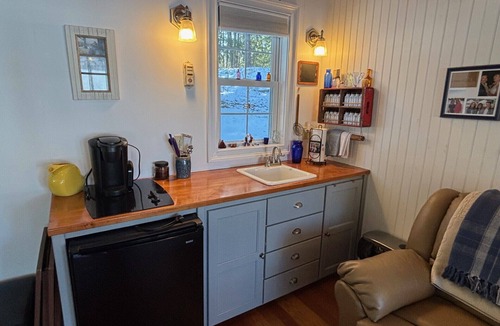 Franklin Cabin | Lakeside Bungalow with Sandy Beach!