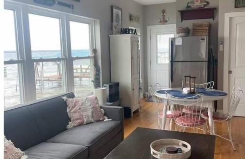 Geneva Cottage | Lakeside Bunkhouse on Seneca Lake