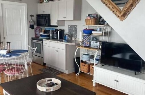 Geneva Cottage | Lakeside Bunkhouse on Seneca Lake