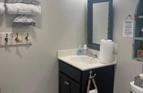 Geneva Cottage | Lakeside Bunkhouse on Seneca Lake