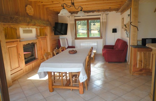 Servieres-le-Chateau Ski Chalet | Lakeside cottage