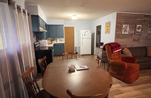 Pelican Cabin | Lakeside cabin: 3-Bed Camp for Unforgettable Memories!