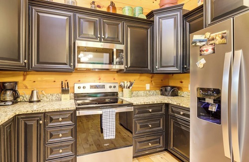 Walnut Mountain Cabin | Lakeside Cabin: Game Room, Dock, Orchard, Wineries