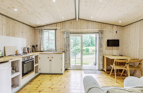 Honiton Cottage | Lakeside Cabin