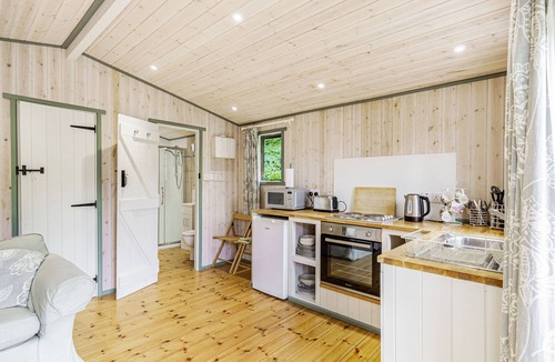 Honiton Cottage | Lakeside Cabin