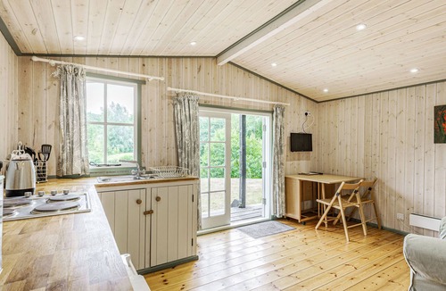 Honiton Cottage | Lakeside Cabin