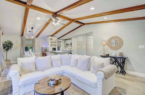 Chesapeake Ranch Estates-Drum Point Cabin | Lakeside Cabin - Hot Tub, Firepit, Kayak, Arcade