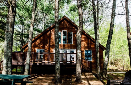 Caratunk Cabin | Lakeside cabin nestled along the shores of Wyman Lake.