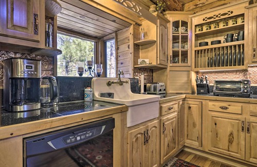 Lakeside Cottage | Lakeside Cabin on 2 Acres w/Fire Pit + Hot Tub!