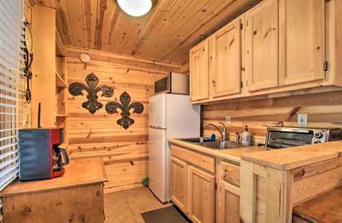 Lakeside Cottage | Lakeside Cabin on 2 Acres w/Fire Pit + Hot Tub!