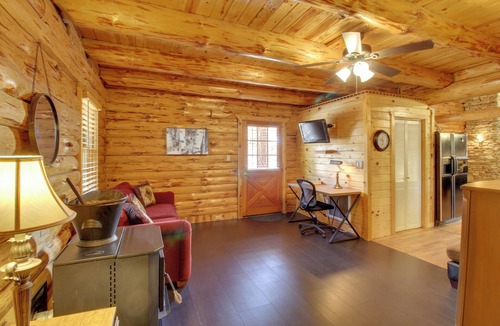 Lakeside Cottage | Lakeside Cabin on 2 Acres w/Fire Pit + Hot Tub!