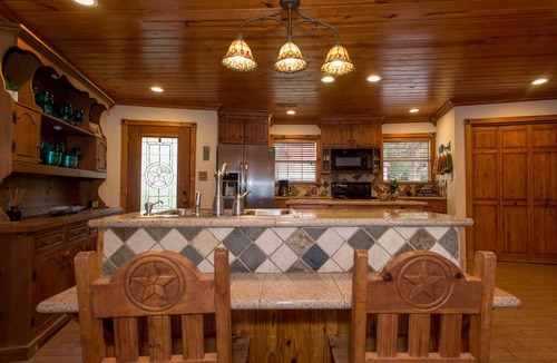 Leisure Land House | Lakeside Cabin Retreat – Stunning Sunsets, Hot Tub & Sauna 75 off before 2/1