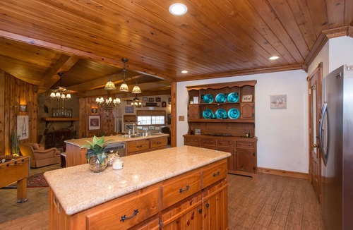 Leisure Land House | Lakeside Cabin Retreat – Stunning Sunsets, Hot Tub & Sauna 75 off before 2/1