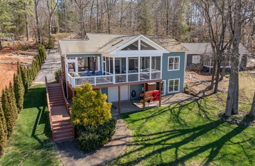 Macon House | Lakeside Camp | Peaceful & Private Retreat | Spectacular Views