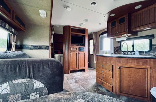 Bridgeport House | Lakeside Camper that Sleeps 8!