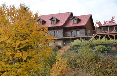 La Minerve Cottage | Lakeside Canadian Log Cabin