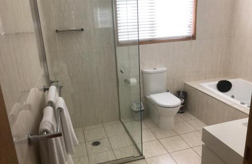 Beechworth Ski Chalet | Lakeside Chalet & Studio