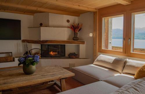 Gunten Apartment | Lakeside Chalet with Panorama View