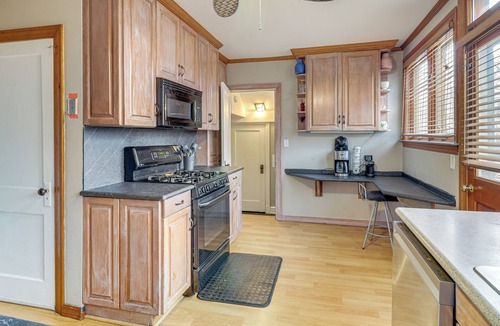 Clifton Heights House | Lakeside Clifton Heights Home Near Forest Park