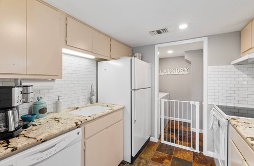 Horseshoe Bay Apartment | Lakeside condo Retreat in Horseshoe Bay