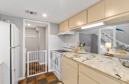 Horseshoe Bay Apartment | Lakeside condo Retreat in Horseshoe Bay