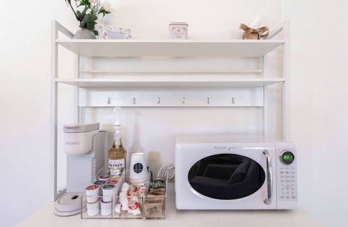 Henryville House | Lakeside Cottage: 1 bed/1 bath