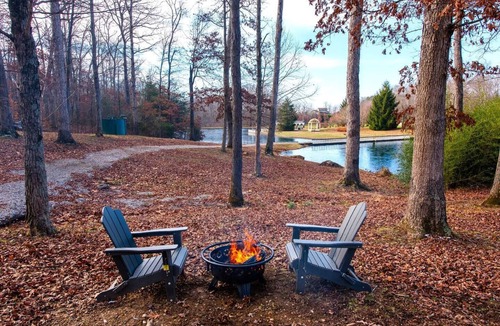 Henryville House | Lakeside Cottage: 1 bed/1 bath