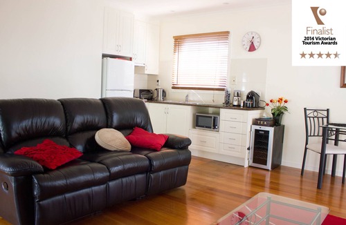 Kilsyth South Cottage | Lakeside Cottage