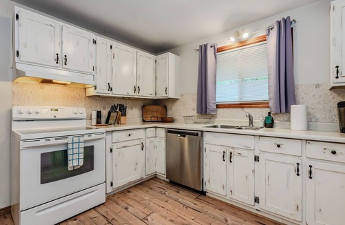 South Bruce Peninsula Cabin | Lakeside Cottage Bliss: Nature at Your Door!