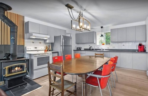 Saint-Calixte Cottage | Lakeside cottage on Lake Siesta - peaceful pet-friendly haven