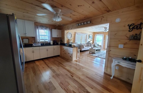 Tunnel Hill Cottage | Lakeside Cottage , Fish from your back deck!