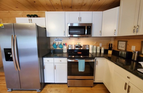 Tunnel Hill Cottage | Lakeside Cottage , Fish from your back deck!