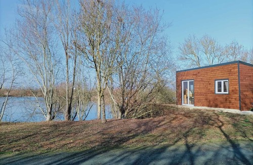 Le Langon Apartment | LAKESIDE COTTAGE