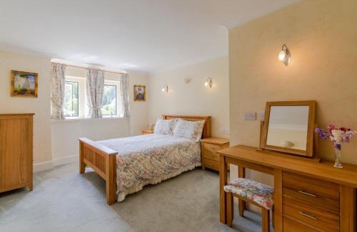 Cranham House | Lakeside Cottage