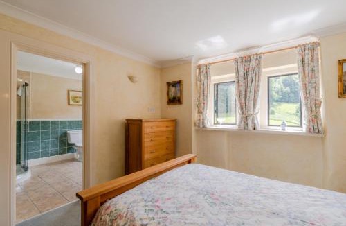 Cranham House | Lakeside Cottage