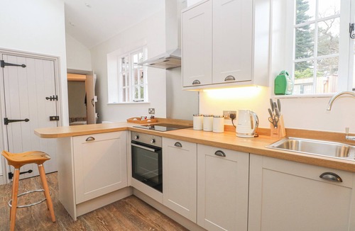 Macclesfield Cottage | Lakeside Cottage