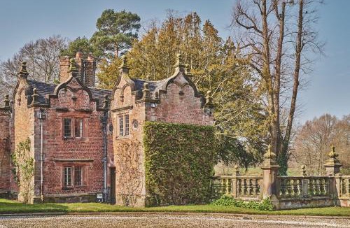 Nantwich House | Lakeside Cottage