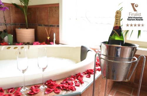 Kilsyth South Bed & Breakfast | Lakeside Cottage Luxury B&B