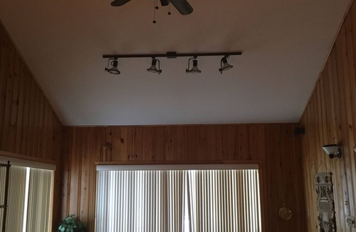 Lantier Ski Chalet | Lakeside Cottage Located In The Heart of the Laurentians (near St Agathe)