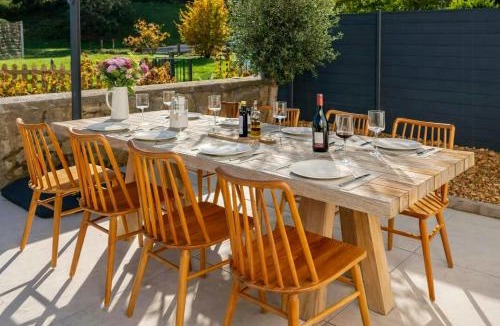Conjux House | Lakeside Cottage Near Aix-Les-Bains